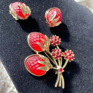 Vintage Sarah Coventry Brooch and Earrings
